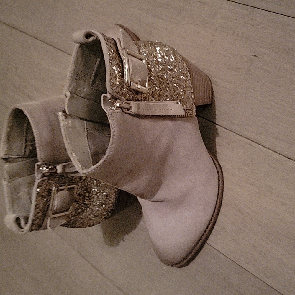 Gianni Bini gorgeous tan and gold sparkle boots! Size 8.5. - Picture 16 of 16